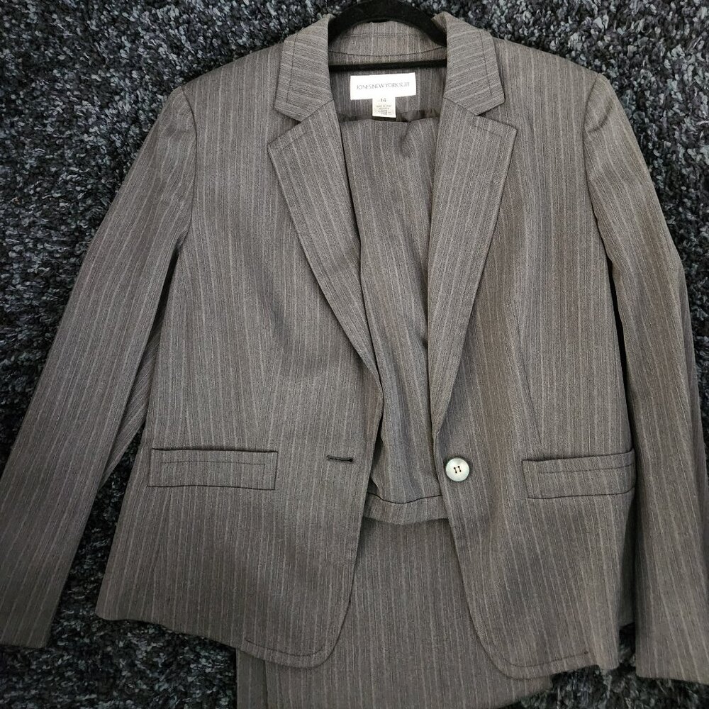 Women's Jones New York Gray Pinstripe Suit Size 14